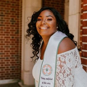 Meet your Posher, Kelsey